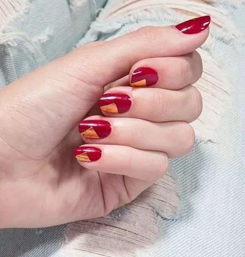 2018春季最流行的美甲图片：时尚简约春季美甲图片款式