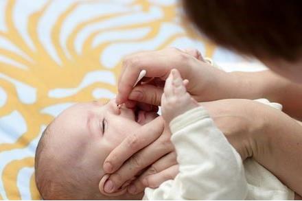 宝宝身上这五个部位是越“脏”越健康!(图) 宝宝身上这五个部位是越“脏”越健康!(图)