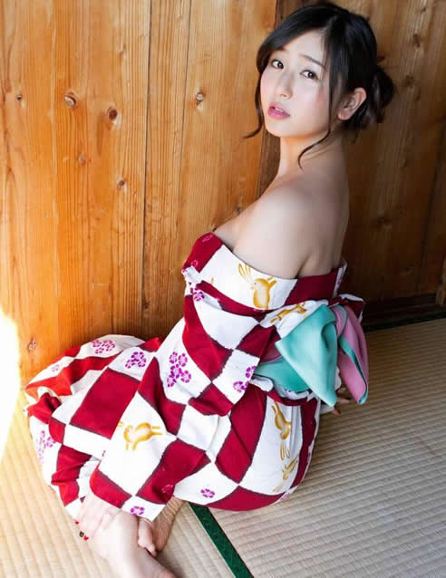 村上友梨天使脸孔：穿上和服原来可以这么美