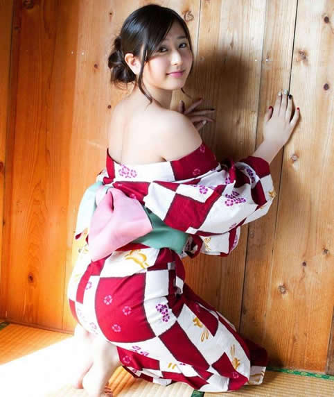 村上友梨天使脸孔：穿上和服原来可以这么美