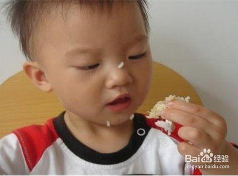 宝宝学习独立吃饭的5黄金时期：不要错过（图）