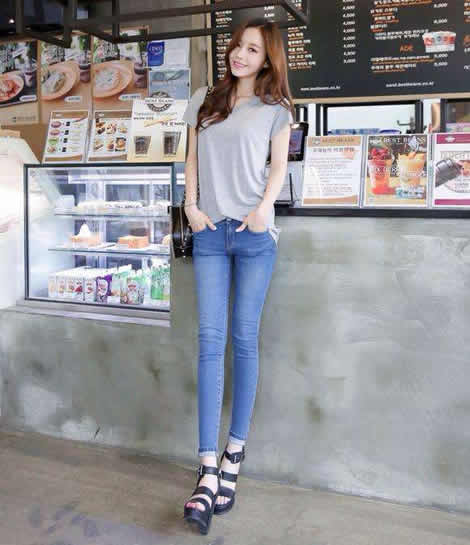 迷人紧身裤精致穿搭:穿紧身裤图片显高又有女人味 迷人紧身裤精致穿搭:穿紧身裤图片显高又有女人味