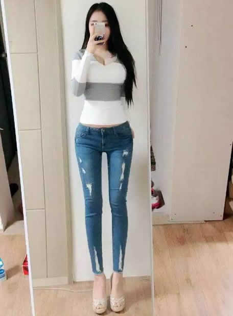 迷人紧身裤精致穿搭:穿紧身裤图片显高又有女人味