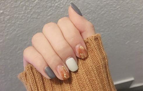 2018新款式美甲图片：2018流行美甲图片款式介绍