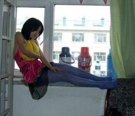 女大学生自拍：女生疯狂自拍（幽默搞笑图）