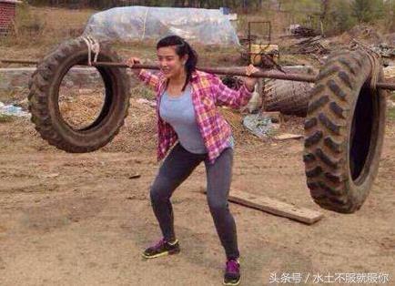 女：三八快乐哟。男：我又不是妇女