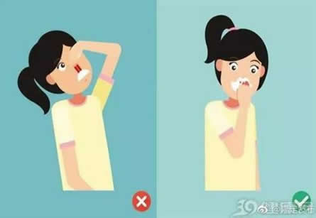 流鼻血时仰头、塞纸?止鼻血的方法大部分人都做错了!