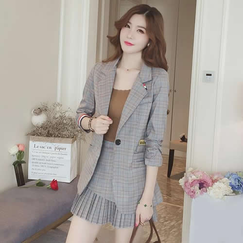 流行春季休闲套装2018：干净利落散发时尚韵味