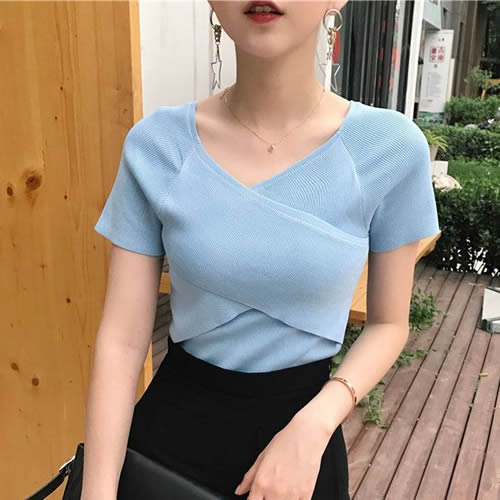 春季女士显瘦性感百搭修身短袖：流行2018出街穿搭