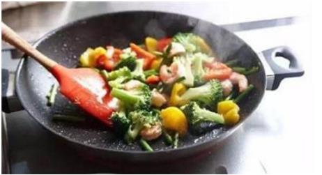 全家人患肝癌只因炒菜时加了它:这点要谨记(图) 全家人患肝癌只因炒菜时加了它:这点要谨记(图)