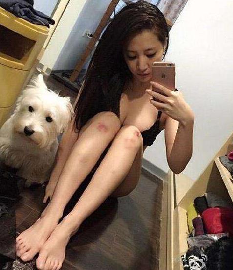 姑娘的腿上怎么那么多红印子呢？谁能告诉我？