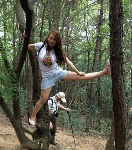 姑娘，快下来，小心扯着裆