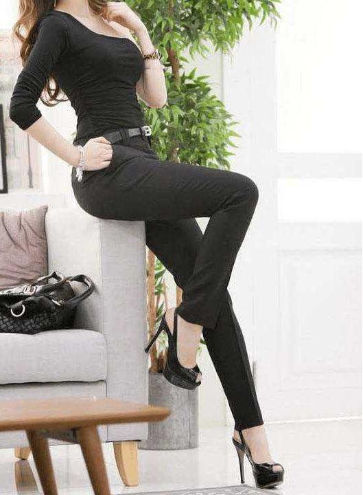 简单紧身裤给你美丽加分：身材完美体现好看又大方