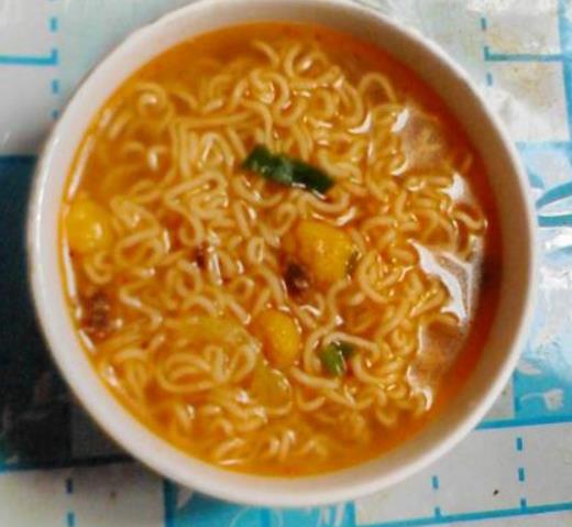 辟谣！吃完方便面30天才能消化：真相是这样