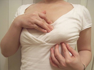 女人胸怎样按摩能丰胸:真人示范教你按摩丰胸 女人胸怎样按摩能丰胸:真人示范教你按摩丰胸