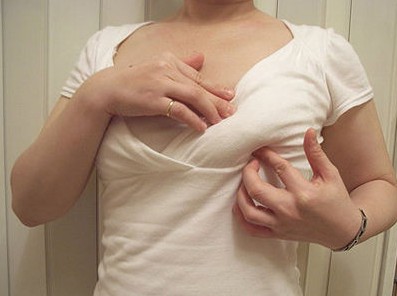 女人胸怎样按摩能丰胸:真人示范教你按摩丰胸 女人胸怎样按摩能丰胸:真人示范教你按摩丰胸