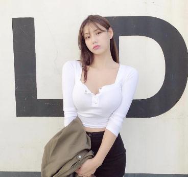 17岁女孩胸部一直很小该怎么办：教你自然丰胸做法