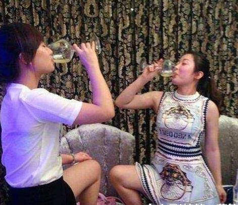 跟女汉子喝酒能喝到你怀疑人生