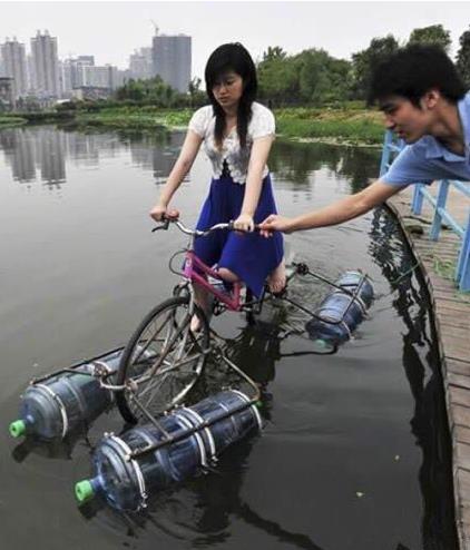 妹子，你这骑自行车的姿势真霸气啊