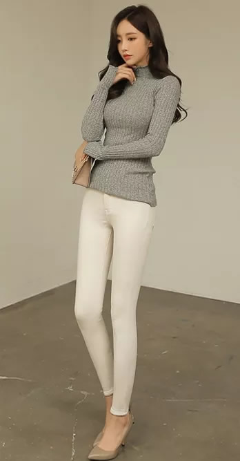 韩国美女孙充珠穿牛仔裤图片：孙允珠和林允儿谁更美