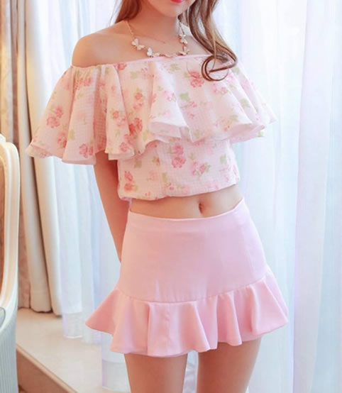 短裙吊带外套美女图片：吊带小短裙（组图）