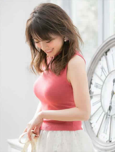 男生与女生肢体接触：和女友自然地发生身体接触