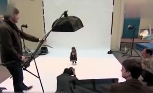 身高还没一只母鸡高:世界上最矮的女人心愿想嫁帅哥 身高还没一只母鸡高:世界上最矮的女人心愿想嫁帅哥