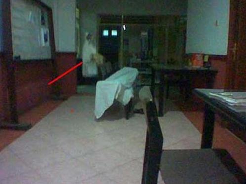 清晰灵异照片大全,网络上的照片上的鬼影