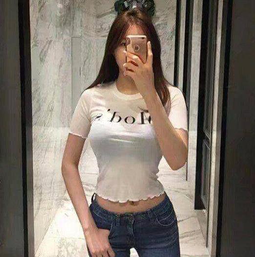 妹子，下次在自拍麻烦不要把脸遮住行吗