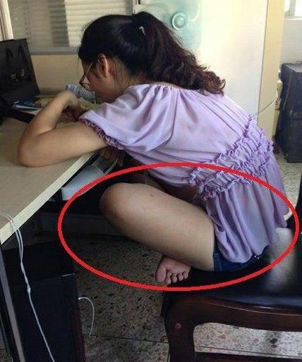 妹子，女孩子，坐要有坐相