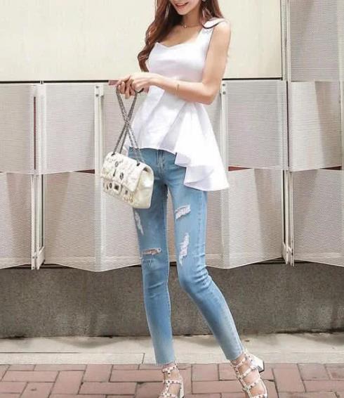 舒适优美的牛仔裤搭配:年轻时尚春季常见穿法 舒适优美的牛仔裤搭配:年轻时尚春季常见穿法