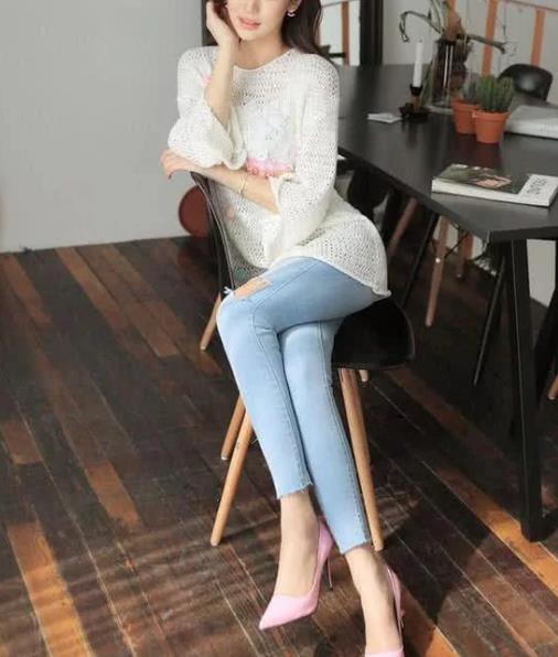 舒适优美的牛仔裤搭配:年轻时尚春季常见穿法 舒适优美的牛仔裤搭配:年轻时尚春季常见穿法