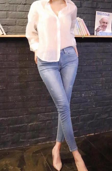 舒适优美的牛仔裤搭配:年轻时尚春季常见穿法 舒适优美的牛仔裤搭配:年轻时尚春季常见穿法