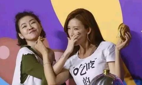 林志玲小s真人秀节目扒衣掀裙子：看了好羞涩（图）