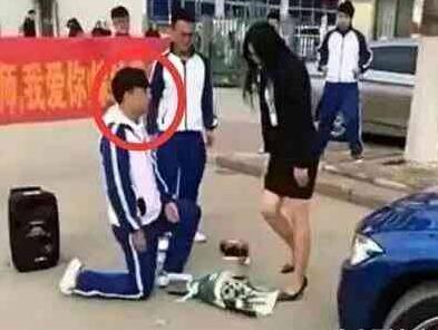 竟然给老师求婚，作业不够是吗