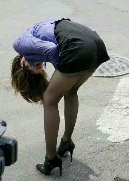 妹子的 裤子突然破了好尴尬啊，都不敢走路回去了