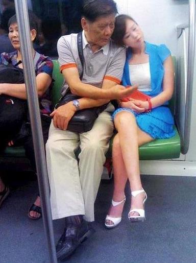 别看大叔人老了，人家的手段高明着呢