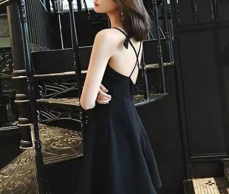 连衣裙时髦优雅又迷人,女人魅力无限（图）