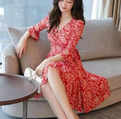 连衣裙时髦优雅又迷人,女人魅力无限（图）