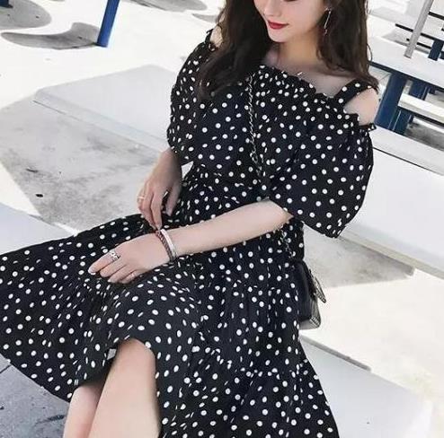 连衣裙时髦优雅又迷人,女人魅力无限（图）