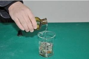 原来回收的废旧手机,就是这么提炼出金子的!（图）