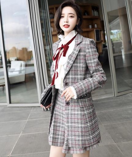 穿上套装让你神采奕奕：知性而且端庄（图）