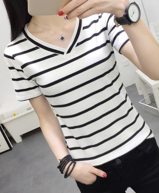 清新风短袖t恤搭配吸睛：给你18岁青春少女范