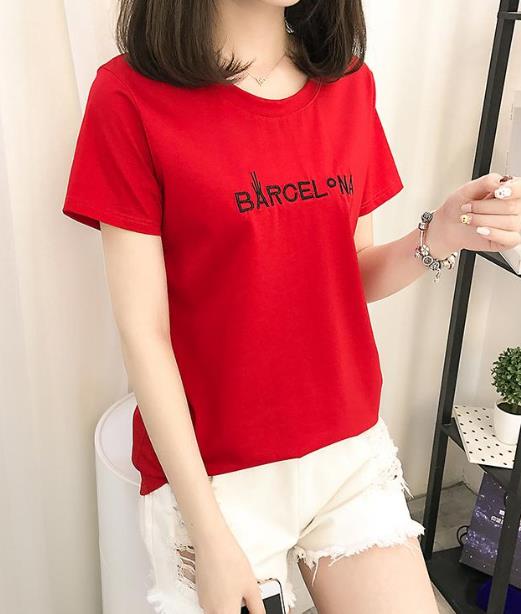 清新风短袖t恤搭配吸睛：给你18岁青春少女范