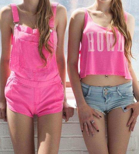 热裤紧身裤塑造女人完美身形：年轻清新甜美