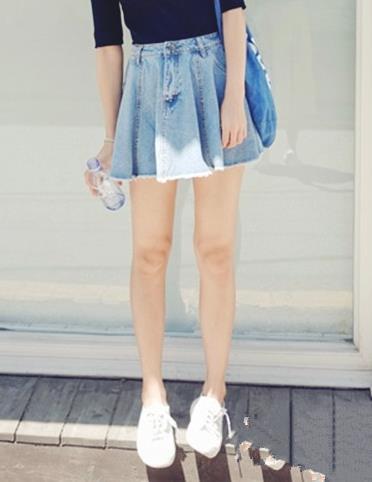 牛仔半身裙搭配鞋子：推荐牛仔裙搭配鞋子的时尚穿搭