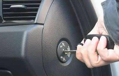 车钥匙上你绝不知道的救命键(图) 车钥匙上你绝不知道的救命键(图)