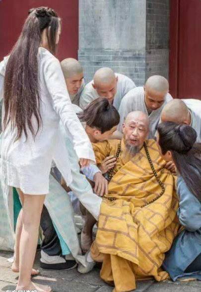 武学大师竟然被短裙妹子所击倒