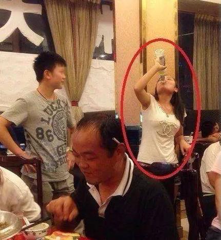 大哥的眼神亮了