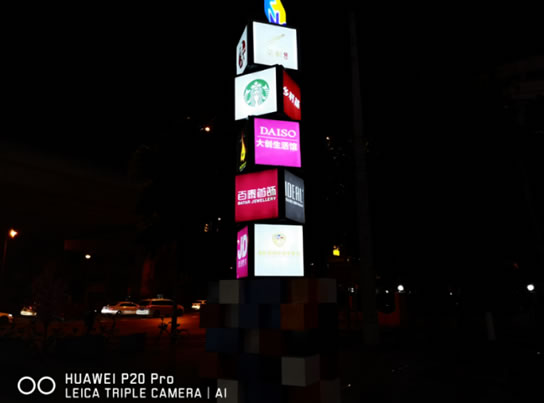 越夜越美丽!4000万徕卡三摄+AI智慧摄影摆脱三脚架束缚 越夜越美丽!4000万徕卡三摄+AI智慧摄影摆脱三脚架束缚